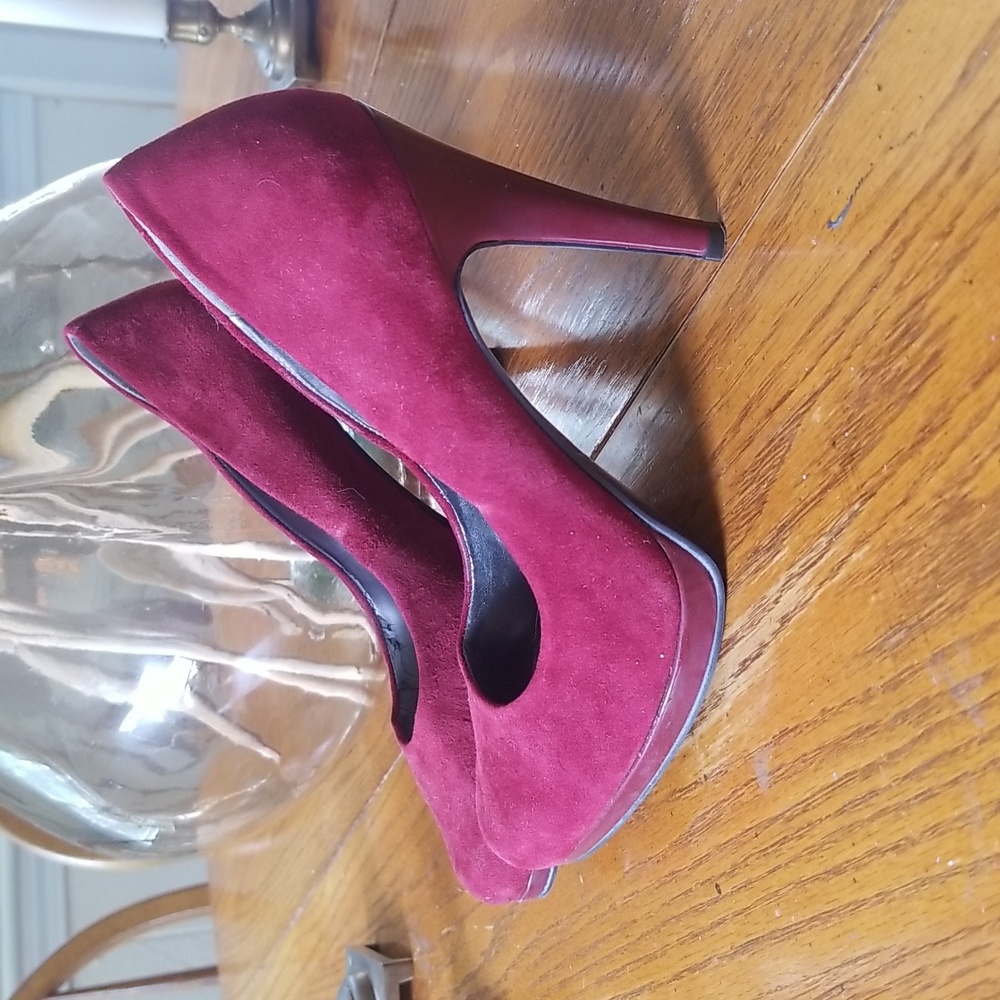 Nine West 4 inch High Heel burgundy color, size 6 1/2